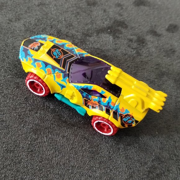 2015 Hot Wheels Yellow Sting Rod Mattel - Picture 4 of 5